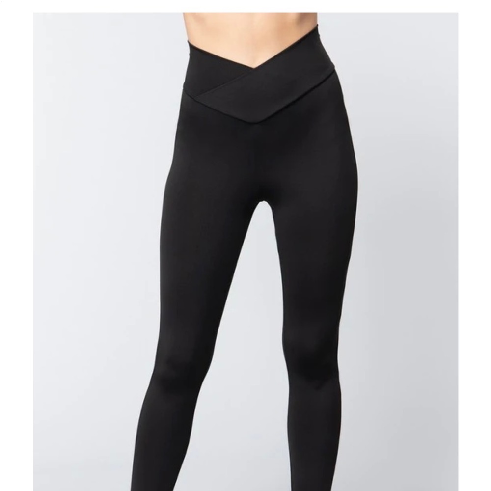Crossover waist leggings